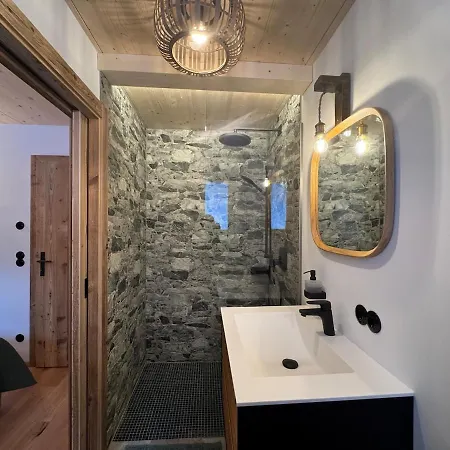Chalet Old Barn, Hay Outside, New Inside Brixen im Thale