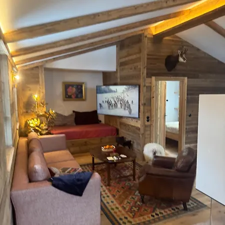 Chalet Old Barn, Hay Outside, New Inside