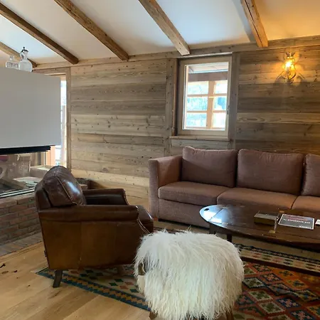 Chalé Old Barn, Hay Outside, New Inside Brixen im Thale