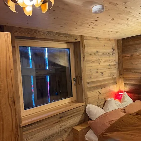 Old Barn, Hay Outside, New Inside Chalé Brixen im Thale