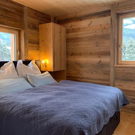Chalet Old Barn, Hay Outside, New Inside Brixen im Thale