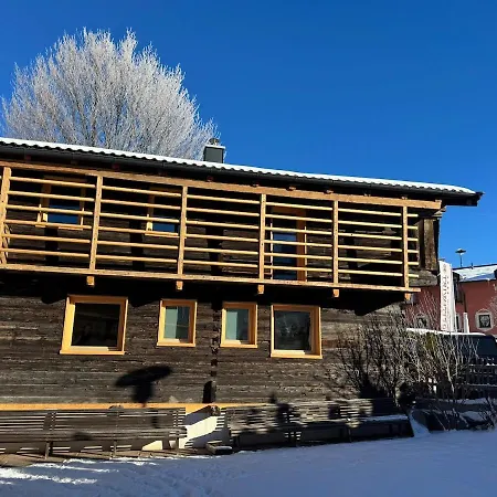 Old Barn, Hay Outside, New Inside 木屋 *