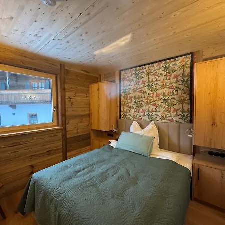 木屋 Old Barn, Hay Outside, New Inside 布利克森塔勒