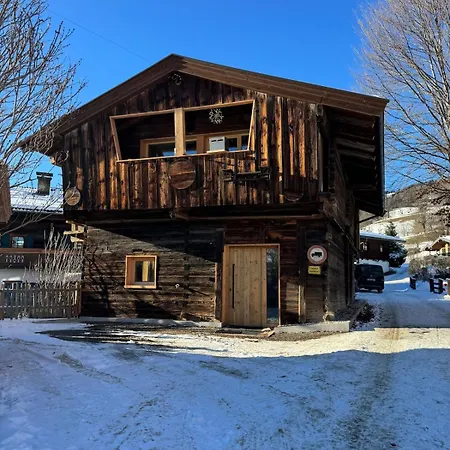 木屋 Old Barn, Hay Outside, New Inside