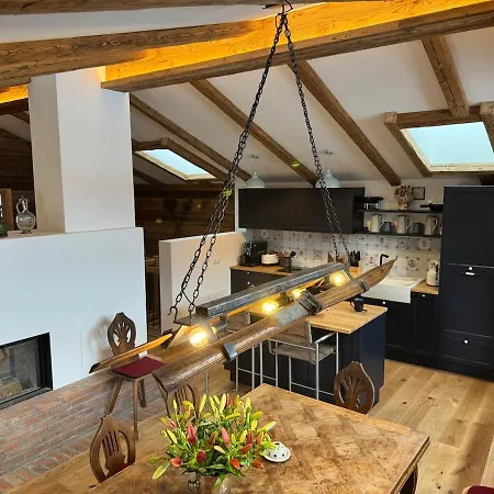 Old Barn, Hay Outside, New Inside * 布利克森塔勒
